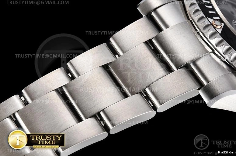 1004 ROLSUB0295B – Submariner Compact 1043